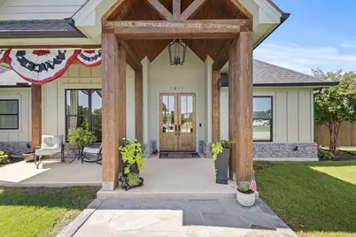 1611 N Mason Street, Bowie, TX 76230 - Photo 3