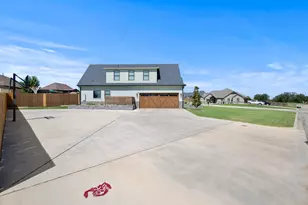 1611 N Mason St, Bowie, TX 76230 - Photo 33