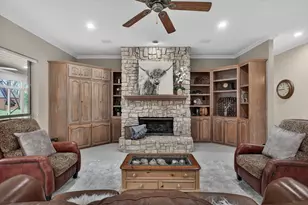 325 Thornhill Cir, Double Oak, TX 75077 - Photo 9