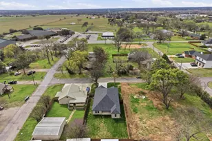 407 E Boyd Ave, Boyd, TX 76023 - Photo 27
