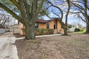 811 Green Pastures Dr, Cedar Hill, TX 75104 - Photo 3