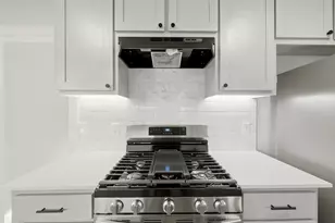 502 Madison St, Cleburne, TX 76033 - Photo 7