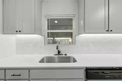 502 Madison Street, Cleburne, TX 76033 - Photo 11