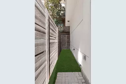 381 E Greenbriar Lane #401, Dallas, TX 75203 - Photo 7