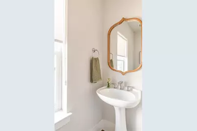 381 E Greenbriar Lane #401, Dallas, TX 75203 - Photo 17