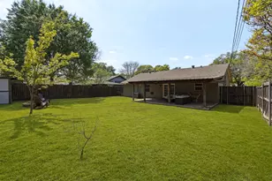 8536 Capri Dr, Dallas, TX 75238 - Photo 19