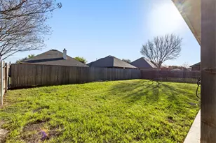 565 Griffith Dr, Saginaw, TX 76179 - Photo 5