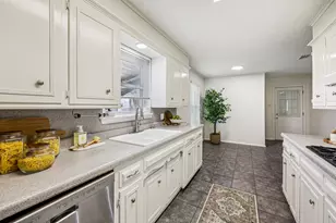 1015 Rocky Canyon Rd, Arlington, TX 76012 - Photo 19