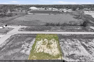 406 Gladiator Dr, Italy, TX 76651 - Photo 1