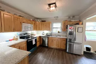 302 Sayle St, Cumby, TX 75433 - Photo 3