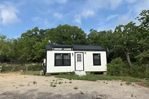 345 Salisbury St, Jacksboro, TX 76458 - Photo 9