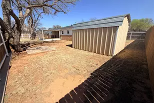 411 N River St, Seymour, TX 76380 - Photo 17