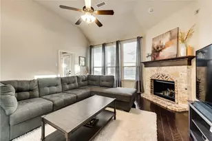 629 Hummingbird Dr, Little Elm, TX 75068 - Photo 5