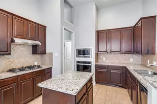 3117 Irvine Dr, Carrollton, TX 75007 - Photo 5