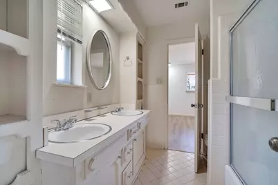 1105 Greenbriar Lane, Arlington, TX 76013 - Photo 29