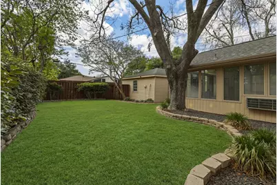 6338 Town Hill Lane, Dallas, TX 75214 - Photo 25