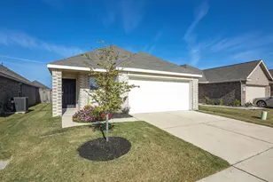 1604 Luke St, Ennis, TX 75119 - Photo 3