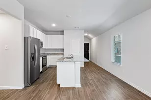 1604 Luke St, Ennis, TX 75119 - Photo 5