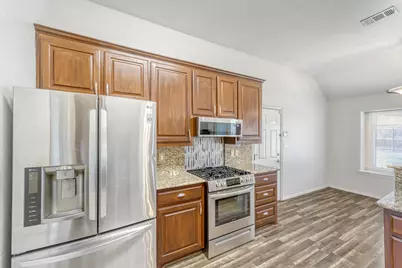 106 S 3rd Avenue, Mansfield, TX 76063 - Photo 9