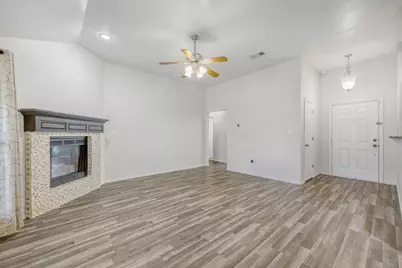 106 S 3rd Avenue, Mansfield, TX 76063 - Photo 5