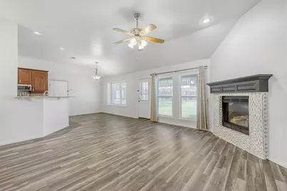 106 S 3rd Avenue, Mansfield, TX 76063 - Photo 7