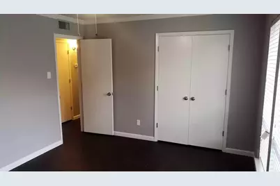 1124 N Center Street, Arlington, TX 76011 - Photo 9