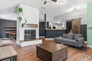 227 Valley Spring Dr, Arlington, TX 76018 - Photo 5