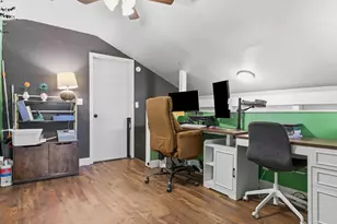 227 Valley Spring Dr, Arlington, TX 76018 - Photo 23