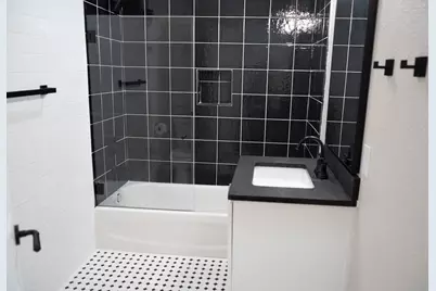 915 N 16th Street, Waco, TX 76707 - Photo 23