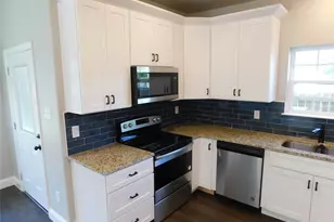 704 E Jefferson St, Waxahachie, TX 75165 - Photo 9