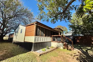 349 Northridge Dr, Gainesville, TX 76240 - Photo 3