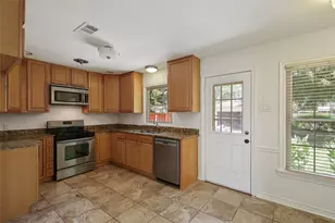 6561 Axton Ln, Dallas, TX 75214 - Photo 5