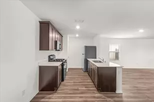 340 Red Rock Trl, Fort Worth, TX 76052 - Photo 5