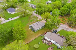 921 W 9th St, Bonham, TX 75418 - Photo 21