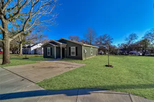 921 W 9th St, Bonham, TX 75418 - Photo 1