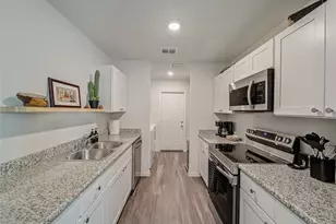 921 W 9th St, Bonham, TX 75418 - Photo 17