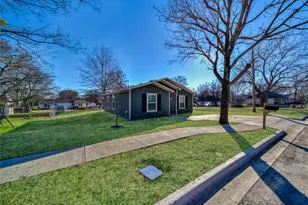 921 W 9th St, Bonham, TX 75418 - Photo 3