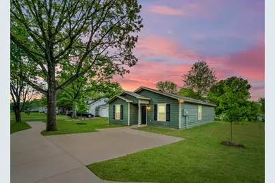 921 W 9th Street, Bonham, TX 75418 - Photo 1