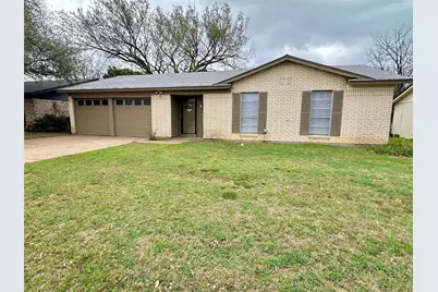 110 Glen Rose Avenue, Cleburne, TX 76033 - Photo 1