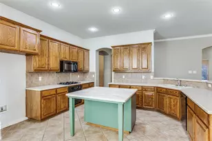 1710 Almond Dr, Mansfield, TX 76063 - Photo 9