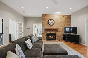 411 Whispering Hills Dr, Duncanville, TX 75137 - Photo 3