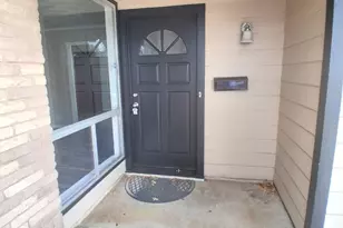 3717 Cranston Ct E, Irving, TX 75062 - Photo 3