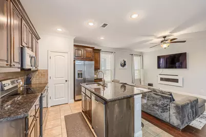 5035 Venecia Way, Grand Prairie, TX 75052 - Photo 5