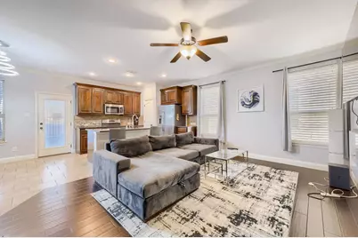 5035 Venecia Way, Grand Prairie, TX 75052 - Photo 3