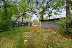 2020 Bluebonnet Dr, Fort Worth, TX 76111 - Photo 17