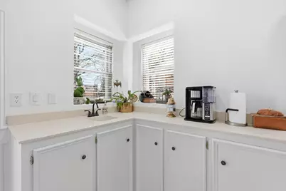 14917 Oaks North Drive, Addison, TX 75254 - Photo 11