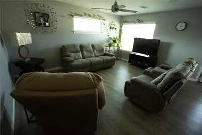 902 W Avenue D, Midlothian, TX 76065 - Photo 3