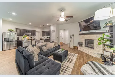 1338 Winding Hollow Drive, Grand Prairie, TX 75052 - Photo 5