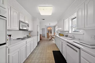 704 Castlewood Lane, Arlington, TX 76012 - Photo 9