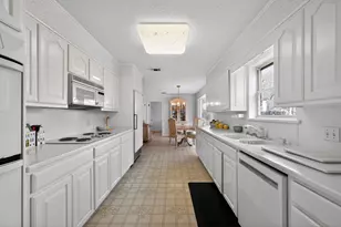 704 Castlewood Ln, Arlington, TX 76012 - Photo 9